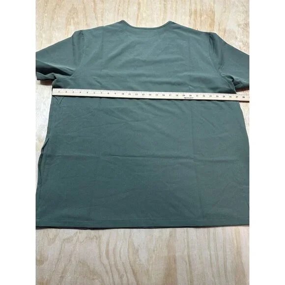NWOT Figs Leon Three Pocket Scrub Top Mens Size 3XL Olive Medical Short Sleeve - Picture 5 of 5
